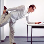 Cara Tetap Aktif di Kantor Meski Pekerjaan Menuntut Duduk Lama